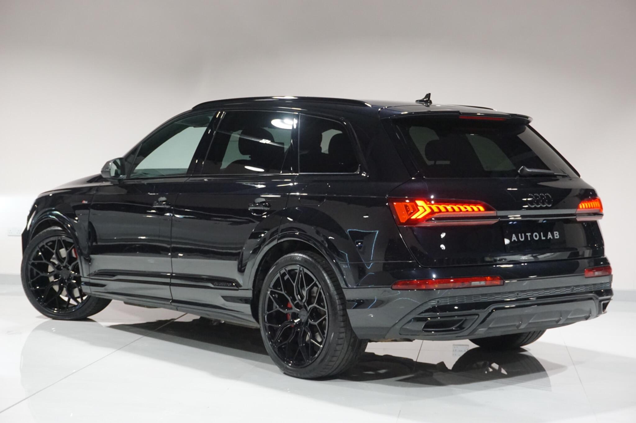 Audi Q7 3.0 TFSIe V6 55 S line SUV 5dr Petrol Plug-in Hybrid Tiptronic quattro Euro 6 (s/s) 17.9kWh (381 ps)